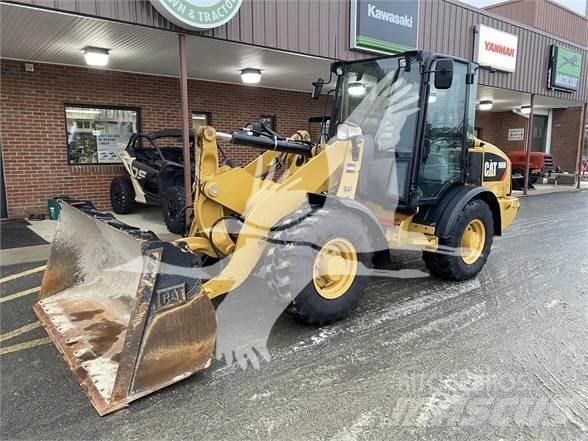 CAT 906M Kolesni nakladalci