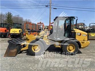 CAT 906M Kolesni nakladalci