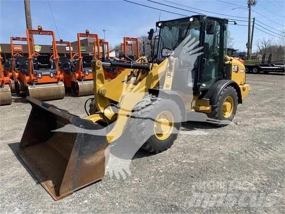 CAT 906M Kolesni nakladalci