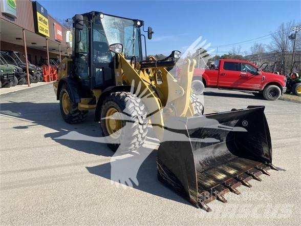 CAT 906M Kolesni nakladalci