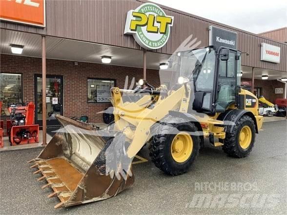 CAT 908M Kolesni nakladalci