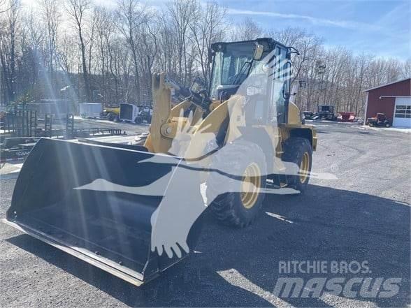 CAT 910 Kolesni nakladalci