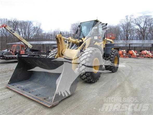 Komatsu WA320 Kolesni nakladalci