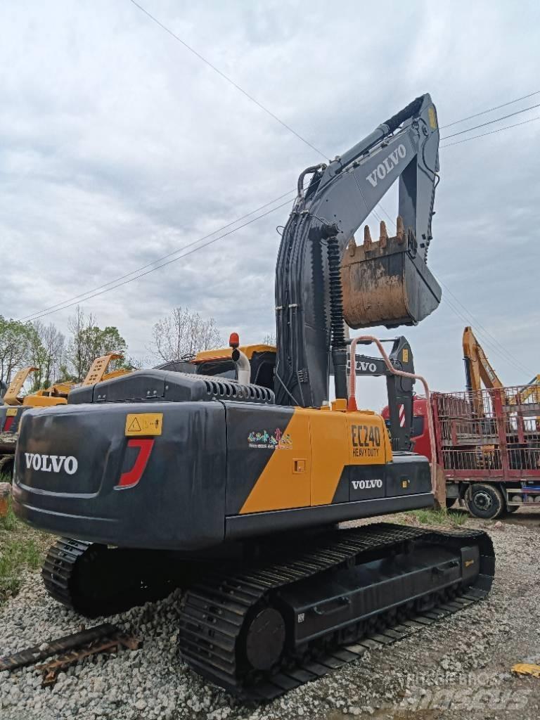 Volvo EC 240 Bagri goseničarji