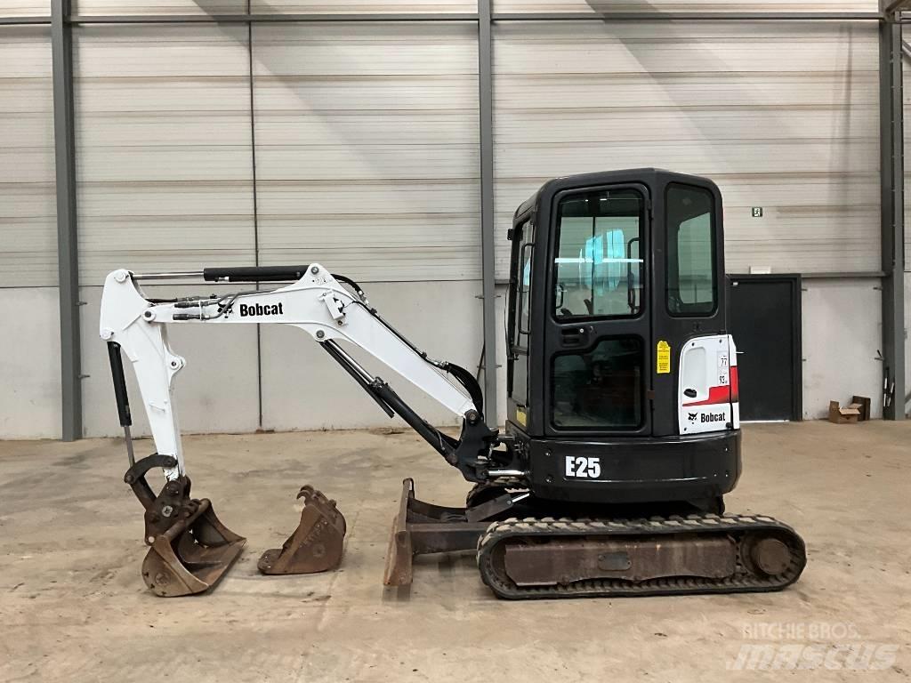Bobcat E 25 Mini bagri <7t