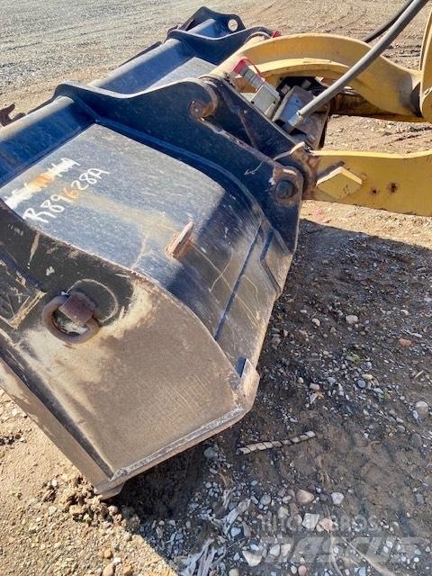 CAT 908 M Kolesni nakladalci