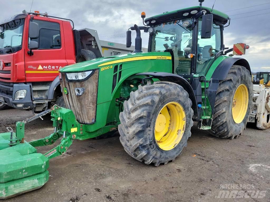 John Deere 8320 R Traktorji
