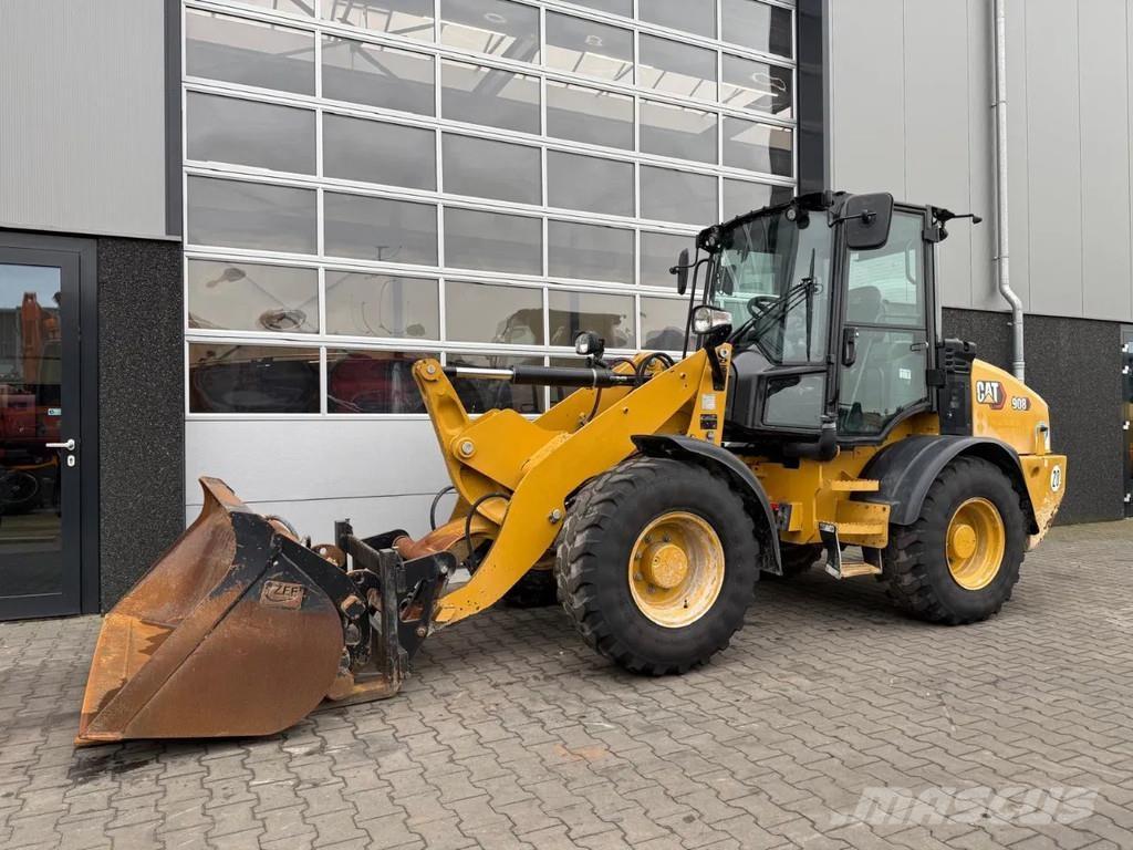 CAT 908 Kolesni nakladalci