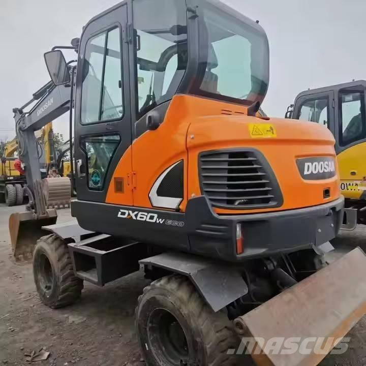 Doosan DX 60W Bagri na kolesih