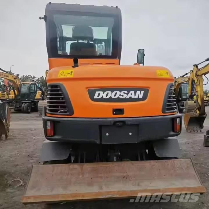 Doosan DX 60W Bagri na kolesih