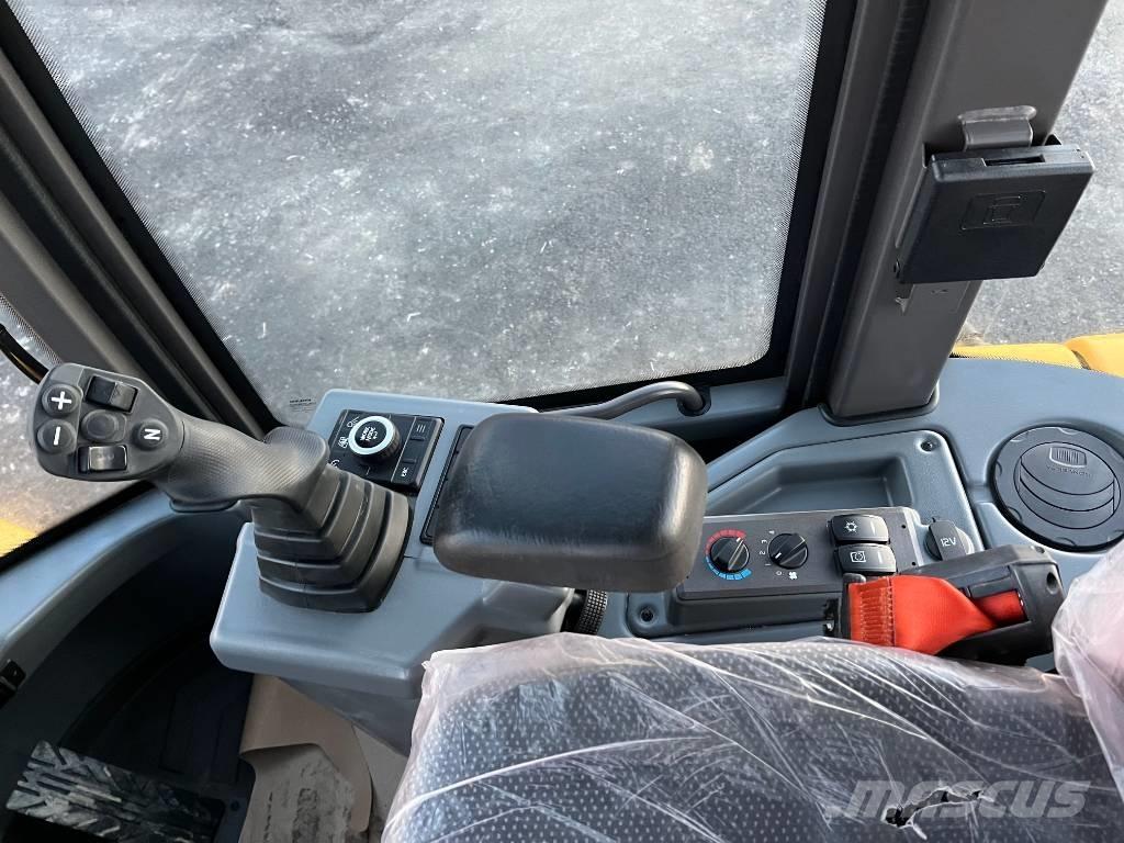 Volvo L30 HS Kolesni nakladalci