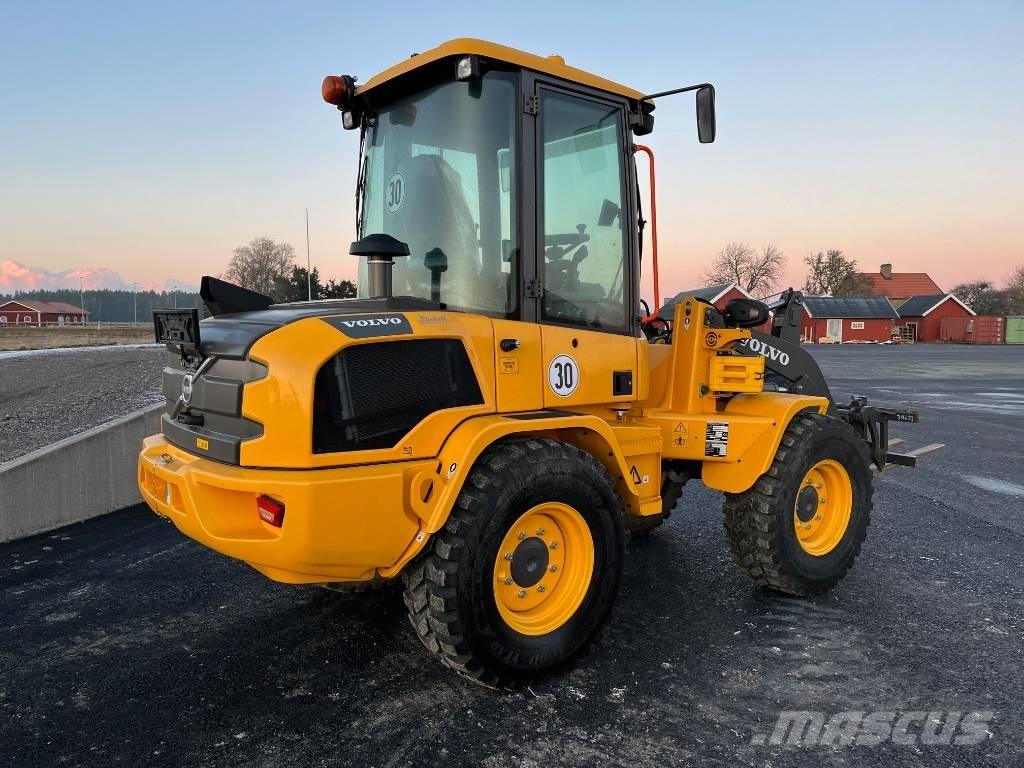 Volvo L30 HS Kolesni nakladalci