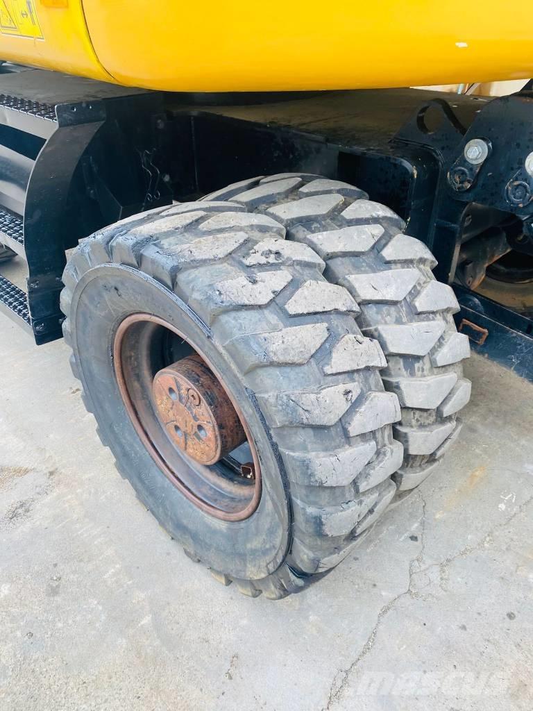 CAT m317f Bagri na kolesih