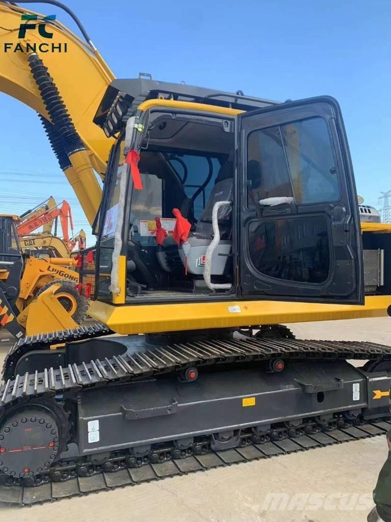 Komatsu PC 210 Mini bagri <7t