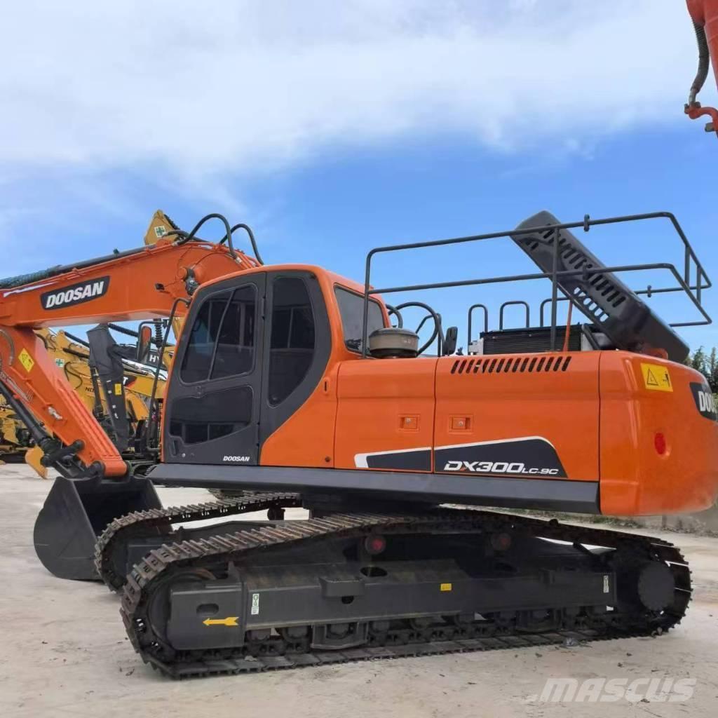 Doosan DX 300 Bagri goseničarji