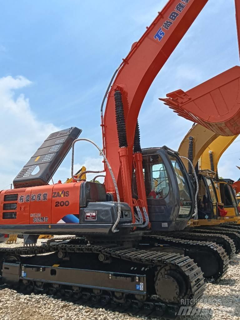 Hitachi ZX 200 Midi bagri 7t – 12t
