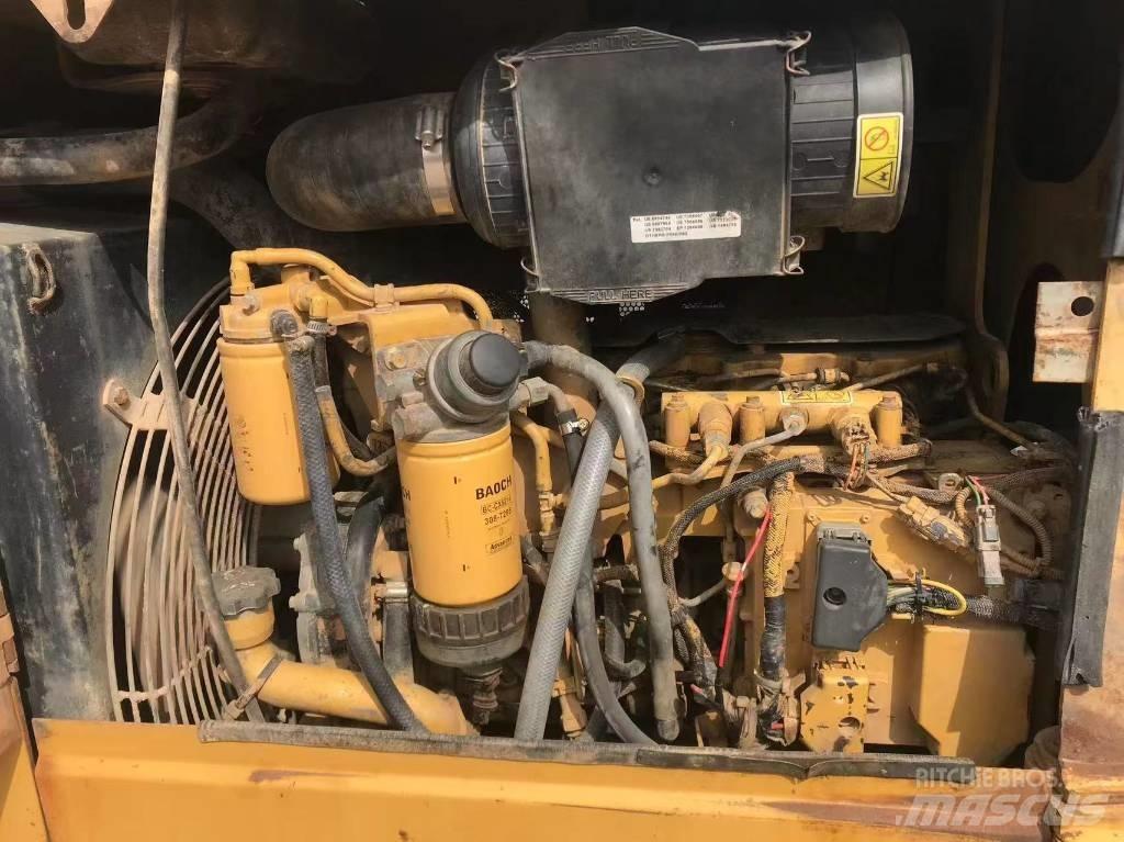 CAT D 5 K Buldožerji goseničarji