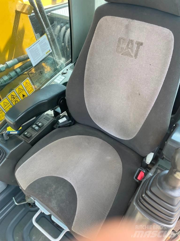 CAT M 313 D Bagri na kolesih