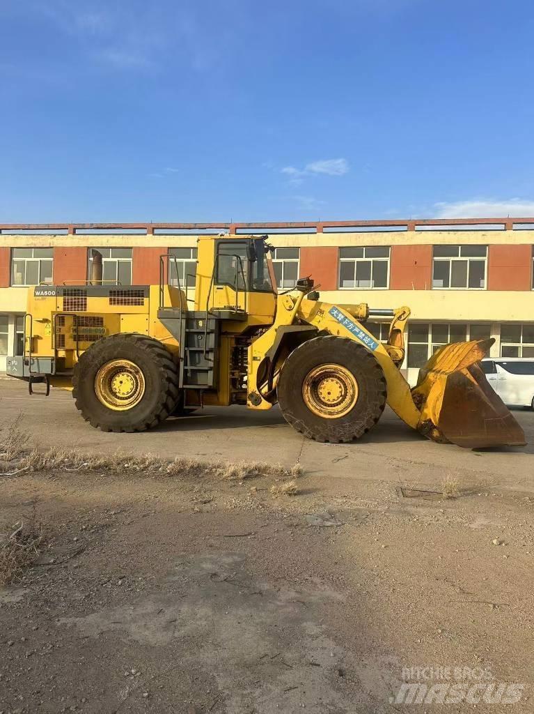Komatsu WA 600-6 Kolesni nakladalci