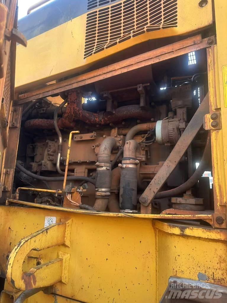 Komatsu WA 600-6 Kolesni nakladalci