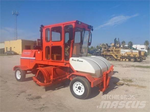 Broce RC350 Cestni pometači