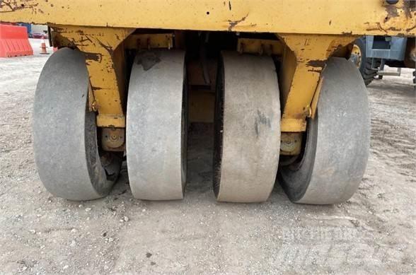 CAT PS-200B Kolesni valjarji s pnevmatikami