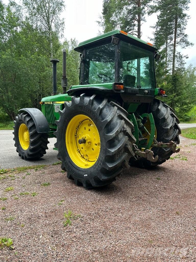 John Deere 4240 S Traktorji