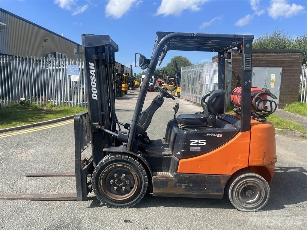 Doosan G25P-5 Plinski viličarji