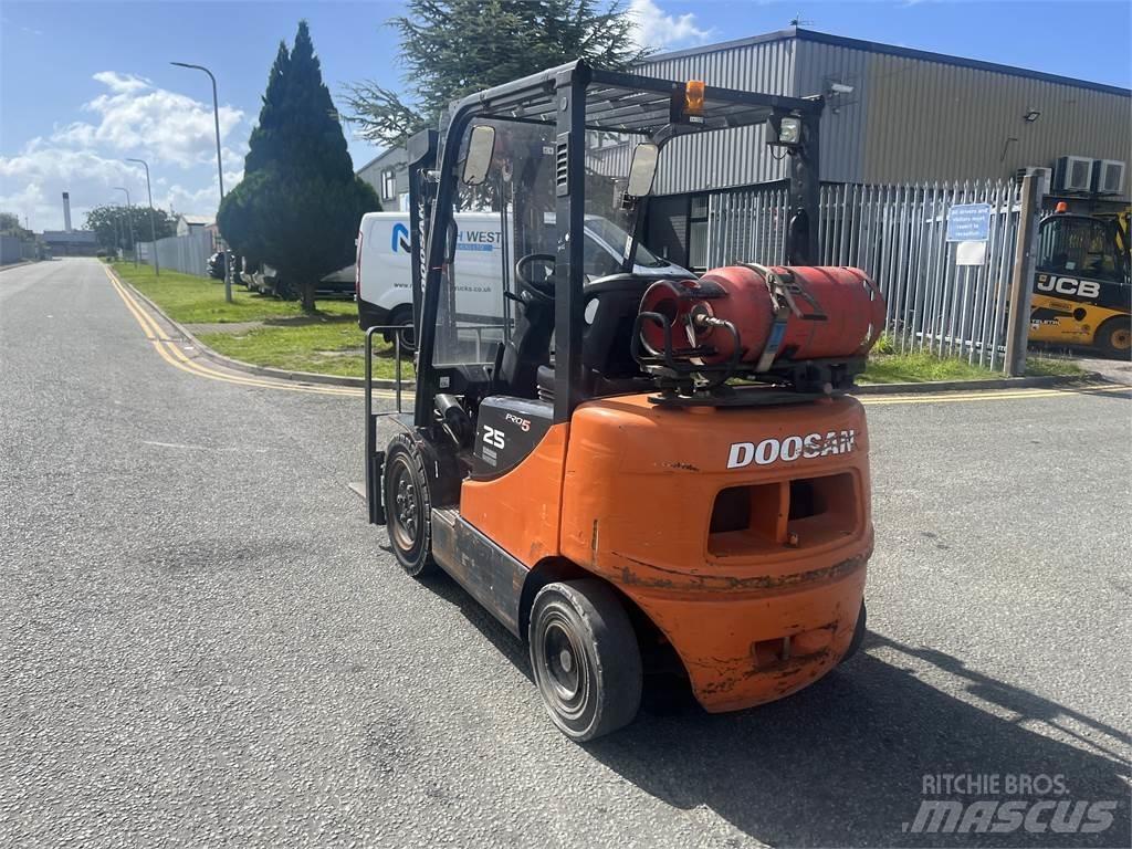 Doosan G25P-5 Plinski viličarji
