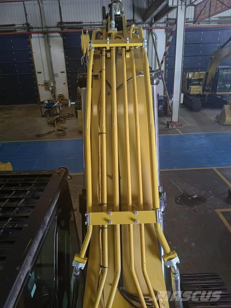 CAT 2020 CAT 323 Bagri na kolesih