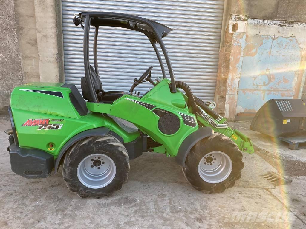 Avant 755 i Kolesni nakladalci