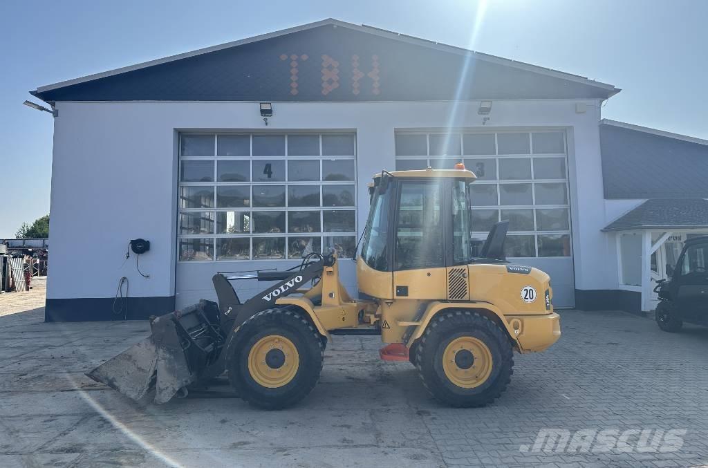 Volvo L 30 G Kolesni nakladalci
