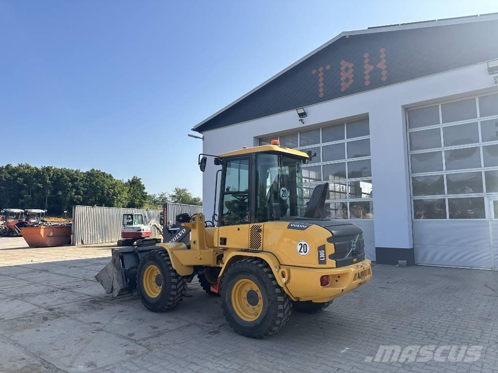 Volvo L 30 G Kolesni nakladalci