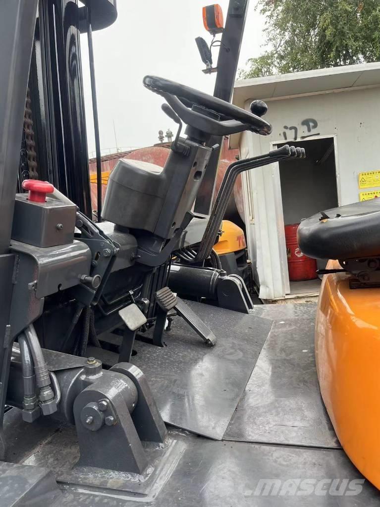 TCM FD 100 Dizelski viličarji