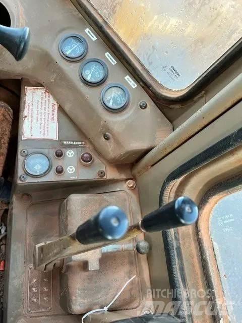 CAT 966D Kolesni nakladalci