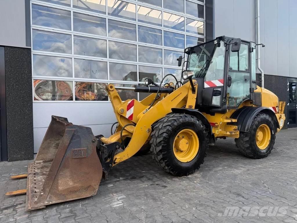 CAT 908H2 Kolesni nakladalci