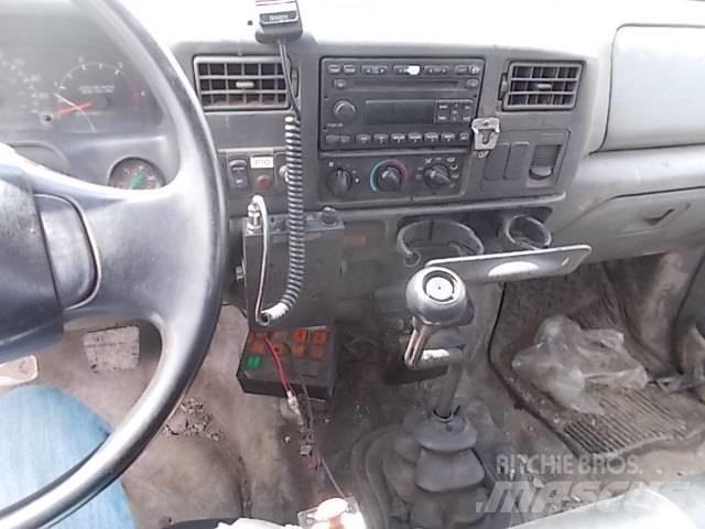 Ford 750 XLT Drugi tovornjaki