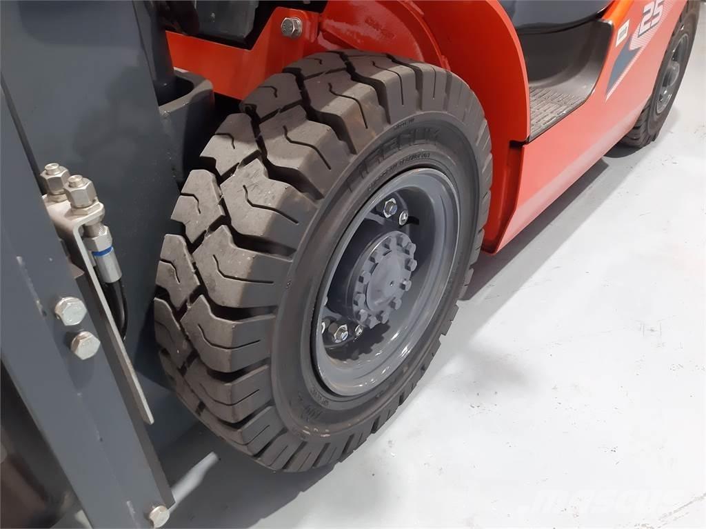 Heli CPCD25 XC26H Diesel trucks