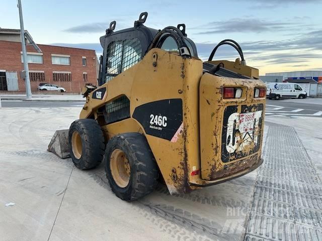 CAT 246 C Skid steer mini nakladalci