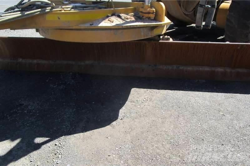 CAT 140K Grederji