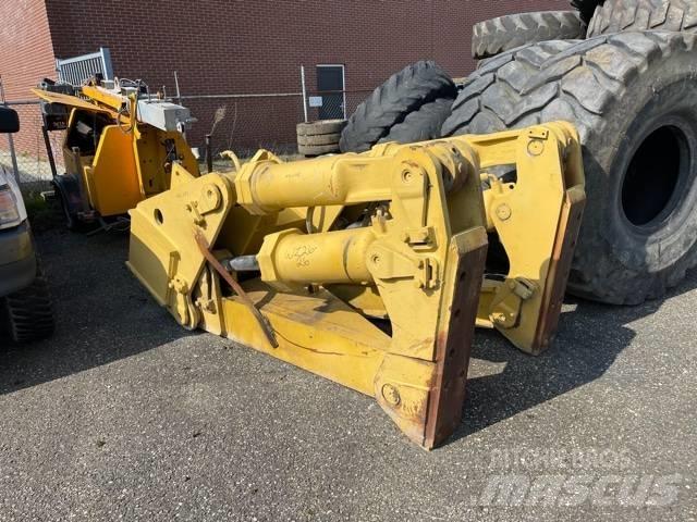 CAT D 8 R Ripper Drugi deli