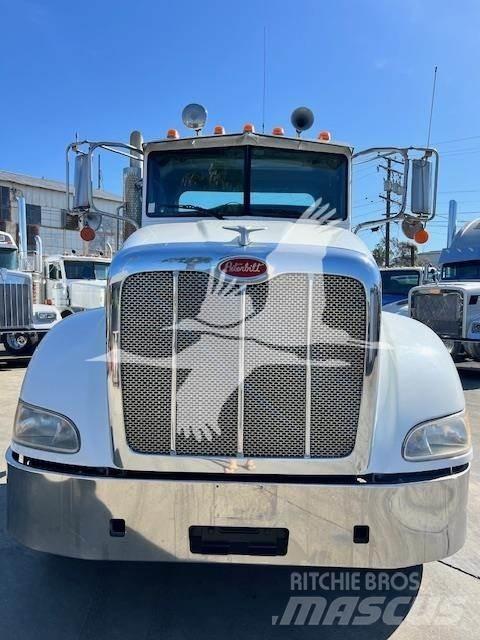 Peterbilt 384 Vlačilci