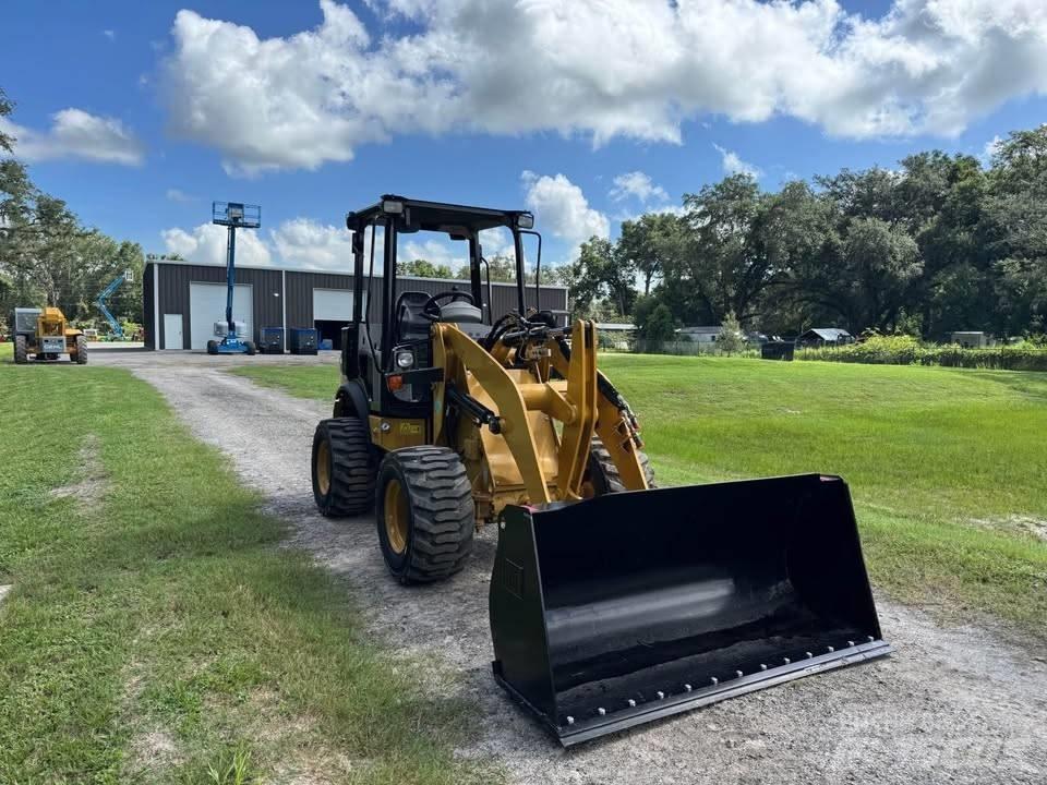 CAT 903 C2 Kolesni nakladalci
