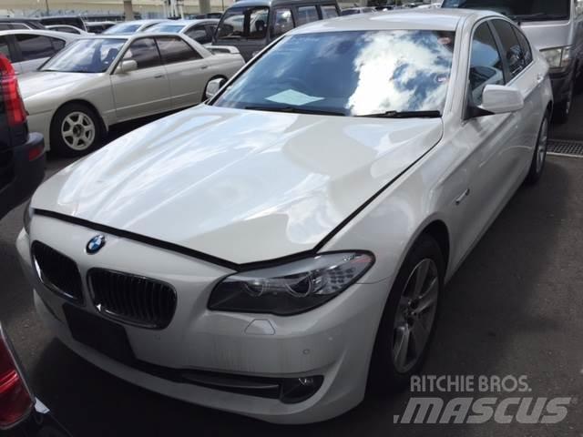 BMW 528i Avtomobili