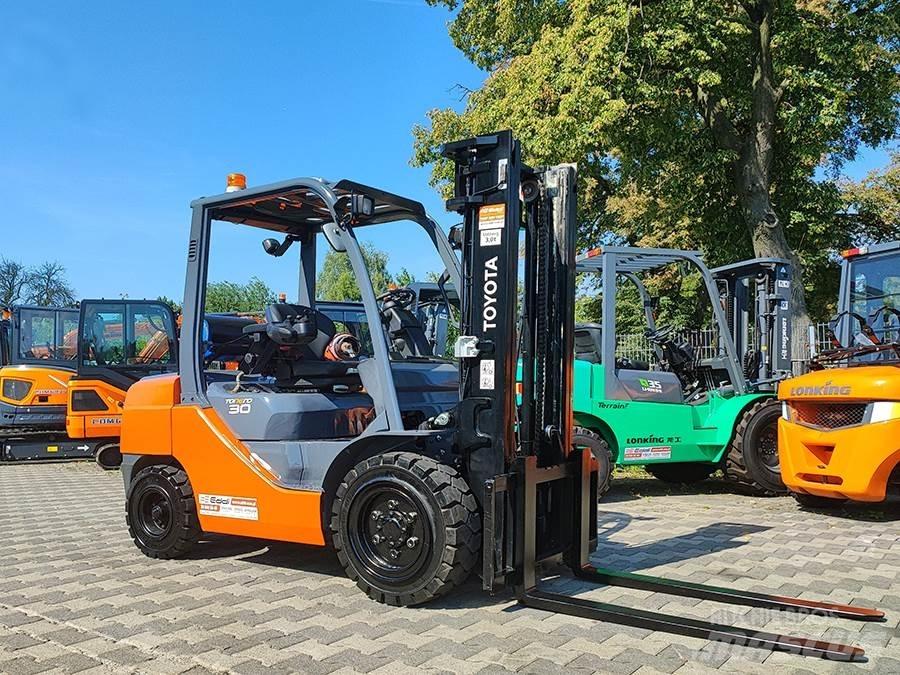 Toyota 02-8FGF30 Plinski viličarji