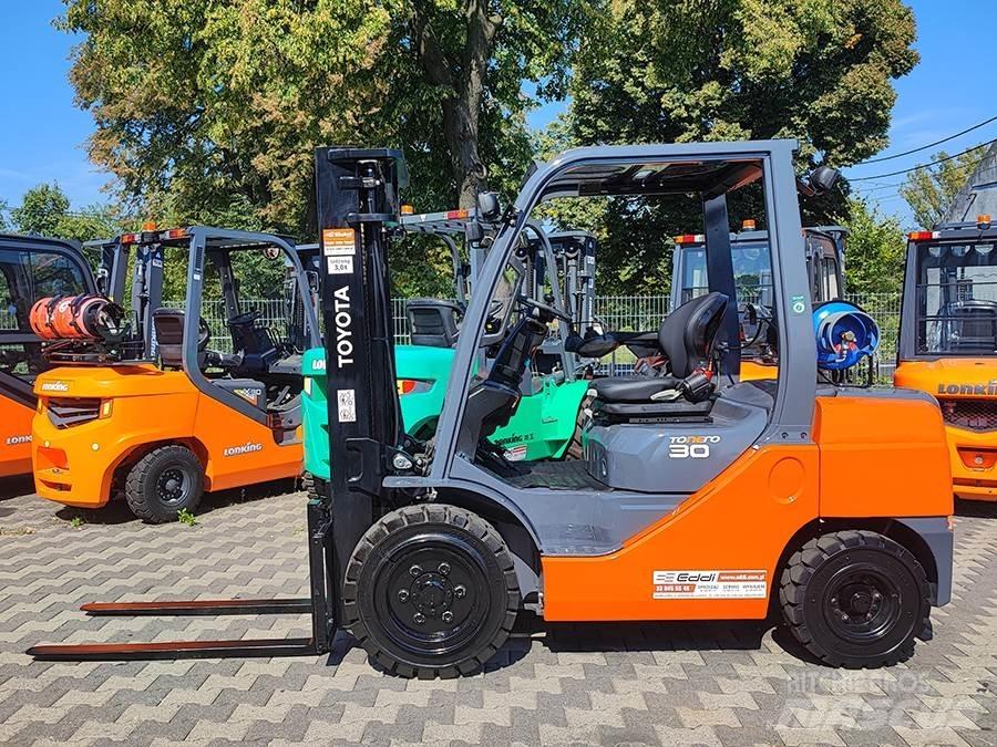 Toyota 02-8FGF30 Plinski viličarji