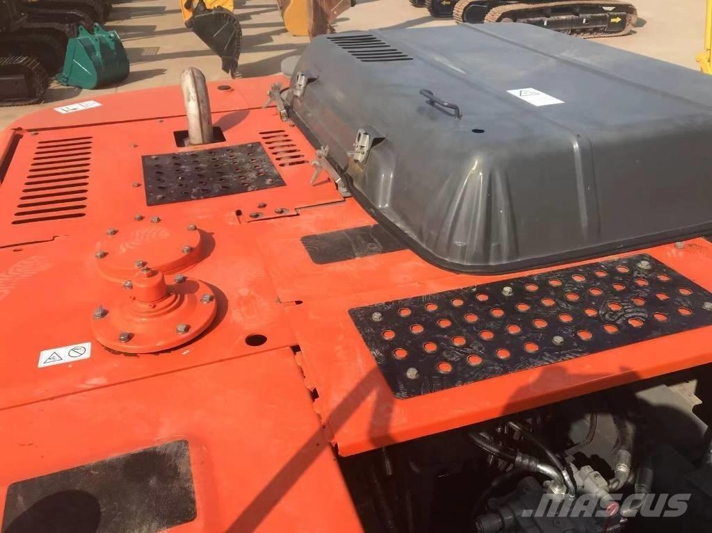 Hitachi 240-3 Bagri goseničarji