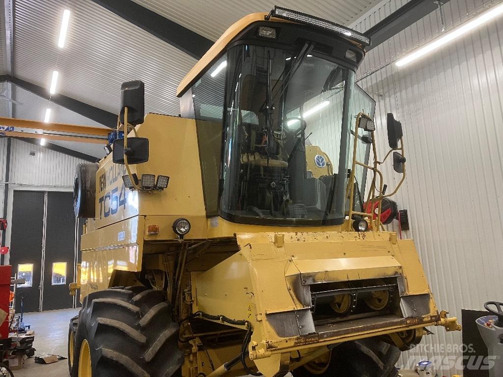 New Holland TC 54 Kombajni