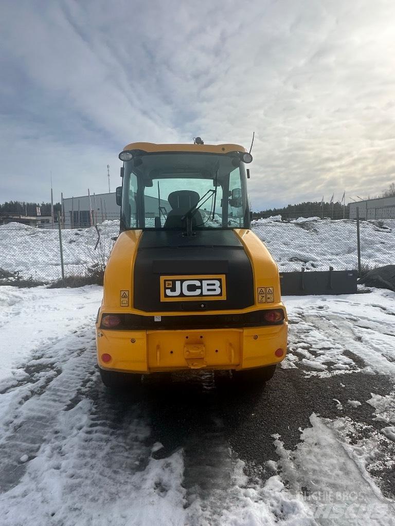 JCB 406 Kolesni nakladalci