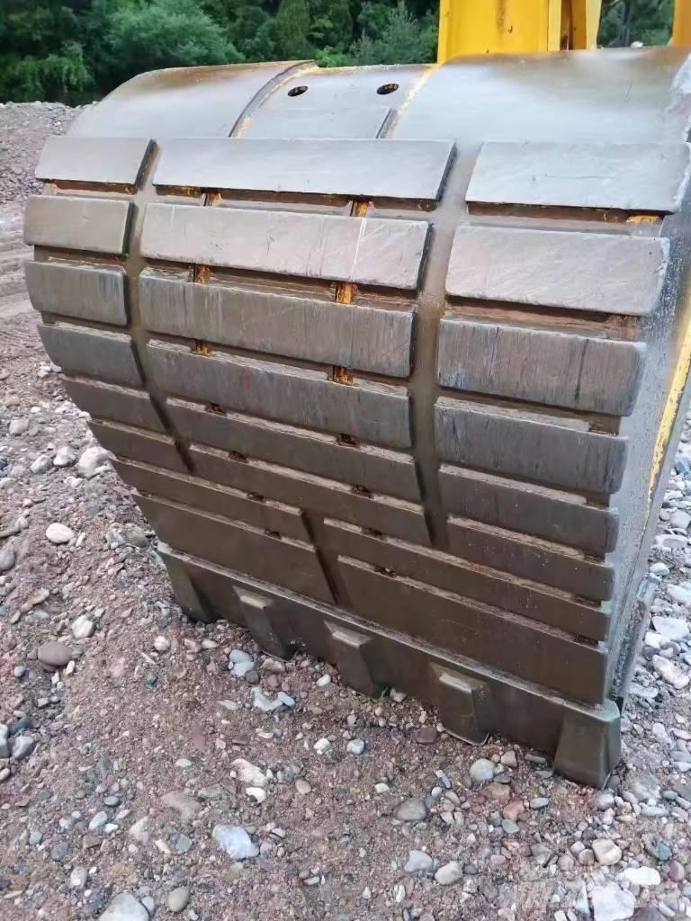 Komatsu PC 270 Bagri goseničarji